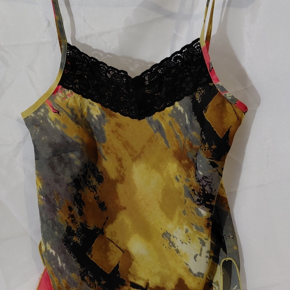 Elegant Multicolor Camisole with Lace Trim - Picture 2 of 11